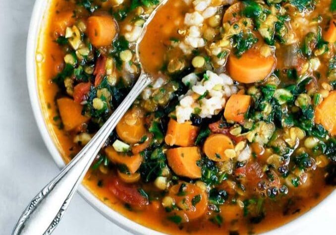 vegan-carrot-lentil-spinach-soup-3-2-1-735x1110